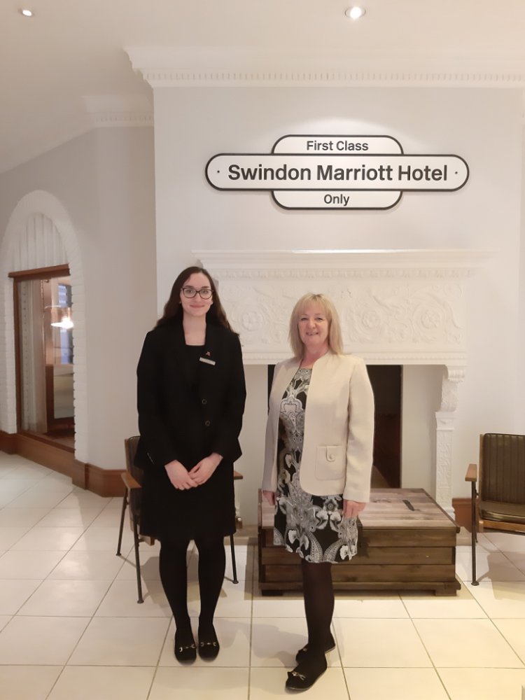 Debbie Clarke, Swindon Fundraiser collecting a cheque from Swindon Marriott Hotel